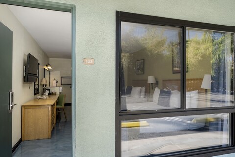 칼리엔테 트로픽스 호텔