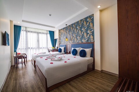 홀리데이 에메랄드 호텔