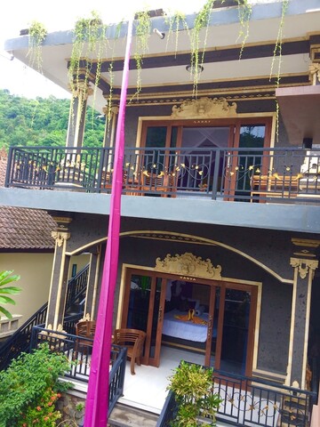 아메드 로맨스 하우스 앤드 도브리 와룽