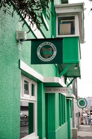 더 피클 프로그 - 호스텔