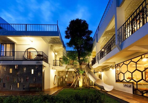 더 아르텔 님만 호텔