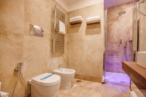 네이플스 중심부의 디모라 산펠리체