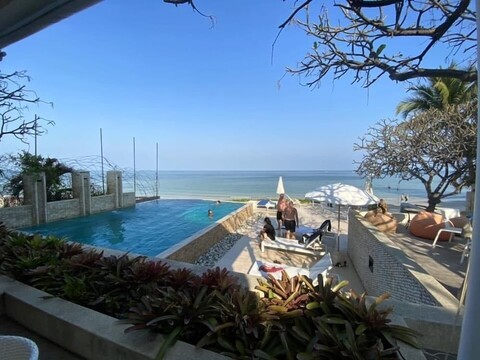 네른 샬레 비치프런트 호텔