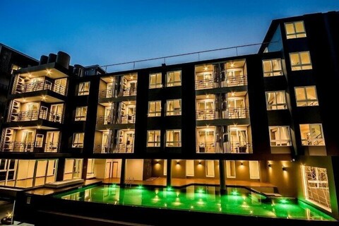 더 바이올린 스리라차