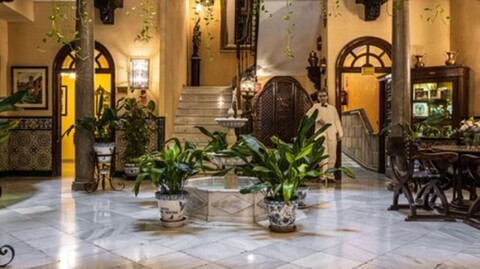 호텔 레이나 크리스티나