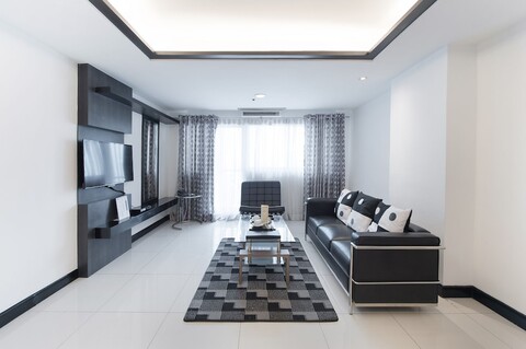 Y2 레지던스 호텔, HII 관리