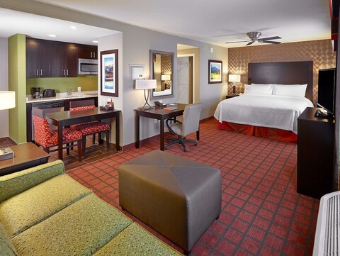 홈우드 스위트 캘거리 에어포트