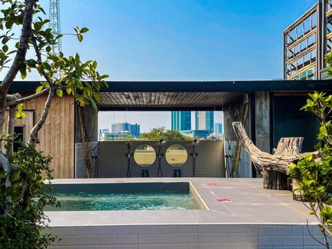 블루 캐빈 아리 스타일리시 게이 포시텔