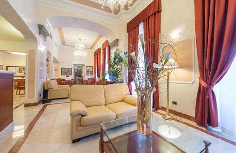 스트로치 팰리스 호텔