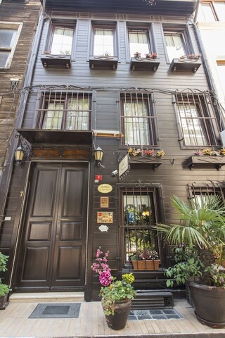 나즈 우든 하우스 인 - 비잔틴 하우스