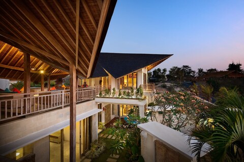 아딘다 발랑안 비치 빌라