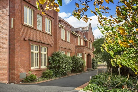 퀘스트 트리니티 하우스