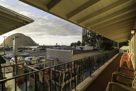 베이프런트 인 앳 더 워터프런트