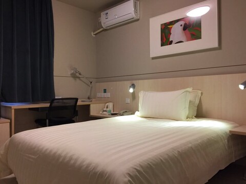 진장 인 칭다오 우쓰 스퀘어 난징 로드 메트로 스테이션