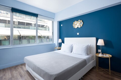 에나티카 신타그마 리빙