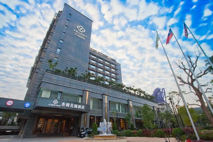 S. Aura Hotel