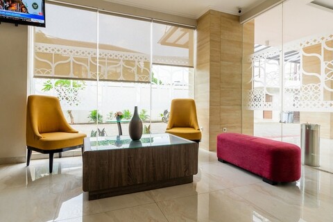 레드도어즈 플러스 - 리포 몰 크망 근처 2