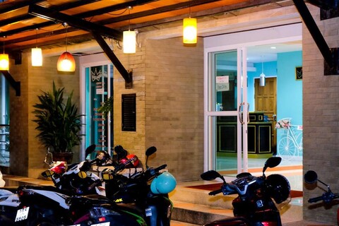 라야 라와이 플레이스