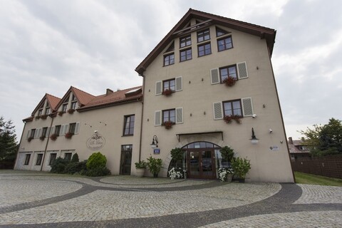 빌라 에스테라 - 호텔 & 레스토라치아