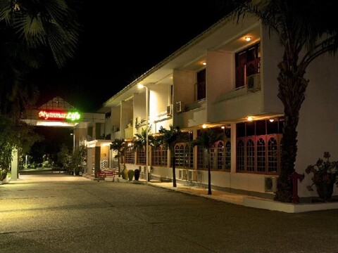 미얀마 라이프 호텔