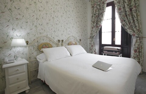 베이직 호텔 푸에르타 데 세비야