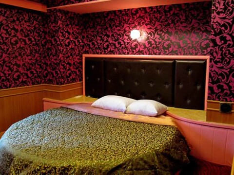 원 플러스 원 호텔