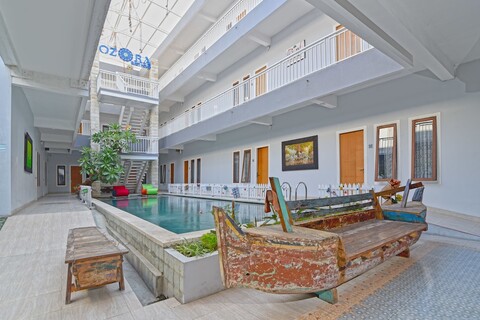 레드도어즈 플러스 @ 마헨드라다타 덴파사르