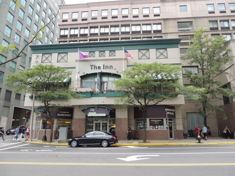 디 인 앳 롱우드 메디컬