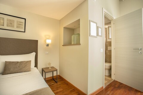 팔라초 데프레티스 네이플스