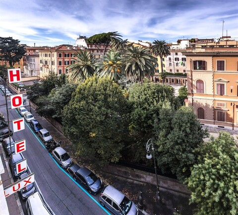 랠리 호텔 럭스