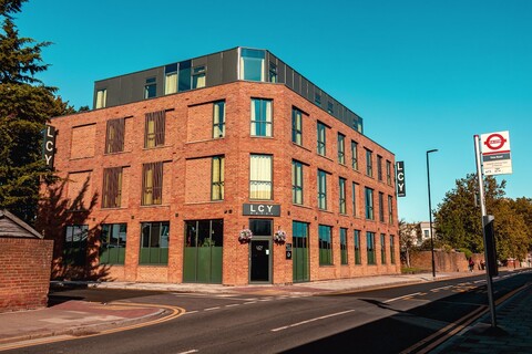 런던 시티 에어포트 호텔