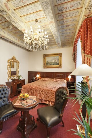 호텔 유 잘라테호 스트로무 프라하 바이 BHG