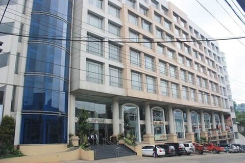 호텔 수프림 컨벤션 플라자