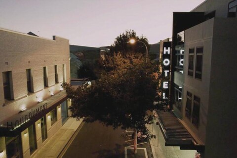 호우고몬트 관리 뉴 하우스