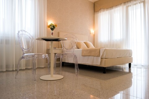 게스트 하우스 트레인 스테이션