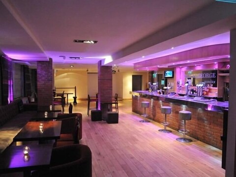 더 로열 조지 호텔