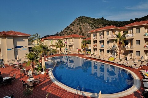 더 블루 라군 디럭스 호텔