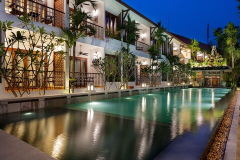 몬트라 니베사  레지던스