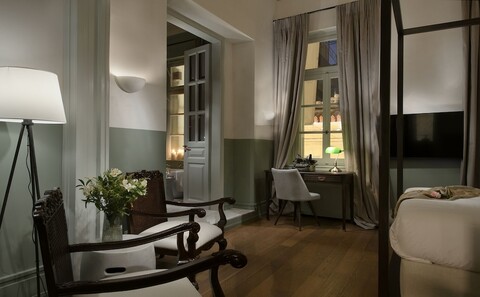 아티나이도스 쿼터스 바이 K&K