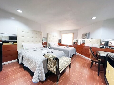 타운 앤 컨트리 호텔 - V. 맵