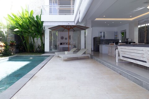 사양 사누르 빌라 X