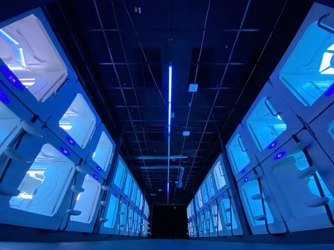 스페이스 나이트 - 호스텔