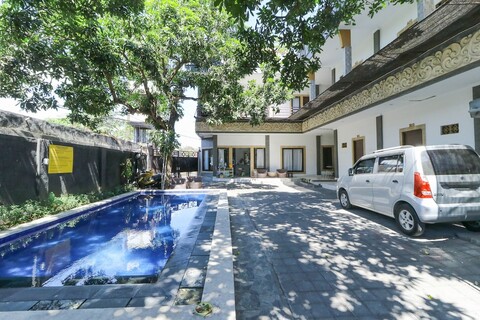 푸닥 사리 홈스테이