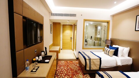 더 펀 레지던시 사나트