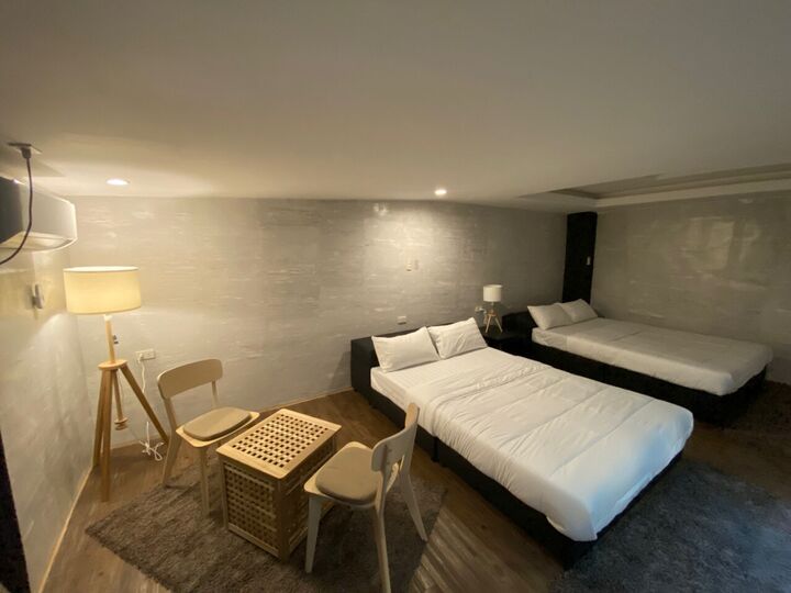 room detail thumbnail 2