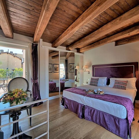 트레비 팰리스 럭셔리 인