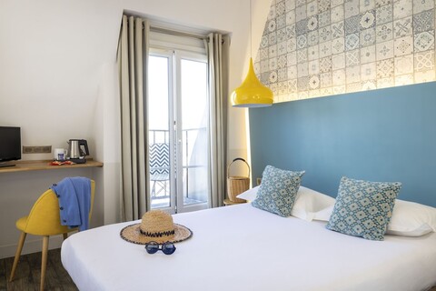 르 리젠트 몽마르트 바이 이포포스텔