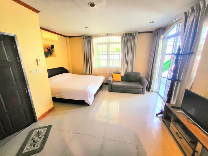 room detail thumbnail 0