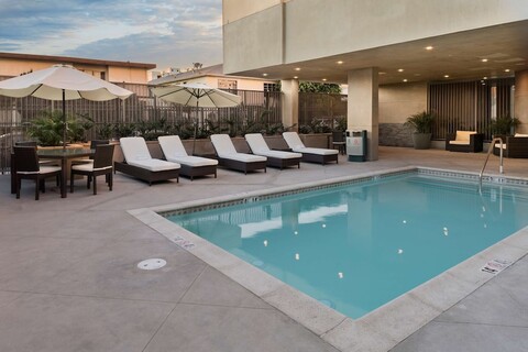 햄프턴 인 & 스위트 로스앤젤레스/할리우드