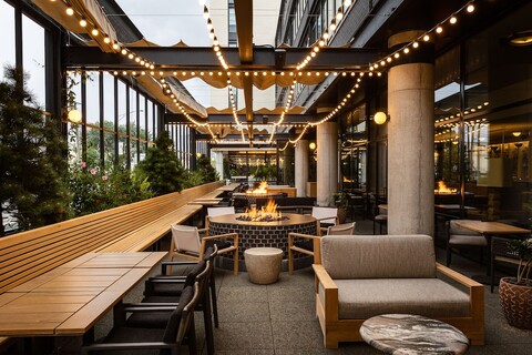 더 에밀리 호텔